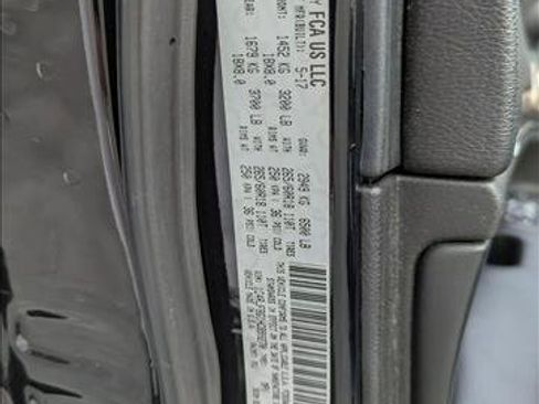 Used 2017 Jeep Grand Cherokee Limited w/ Luxury Group II image 15