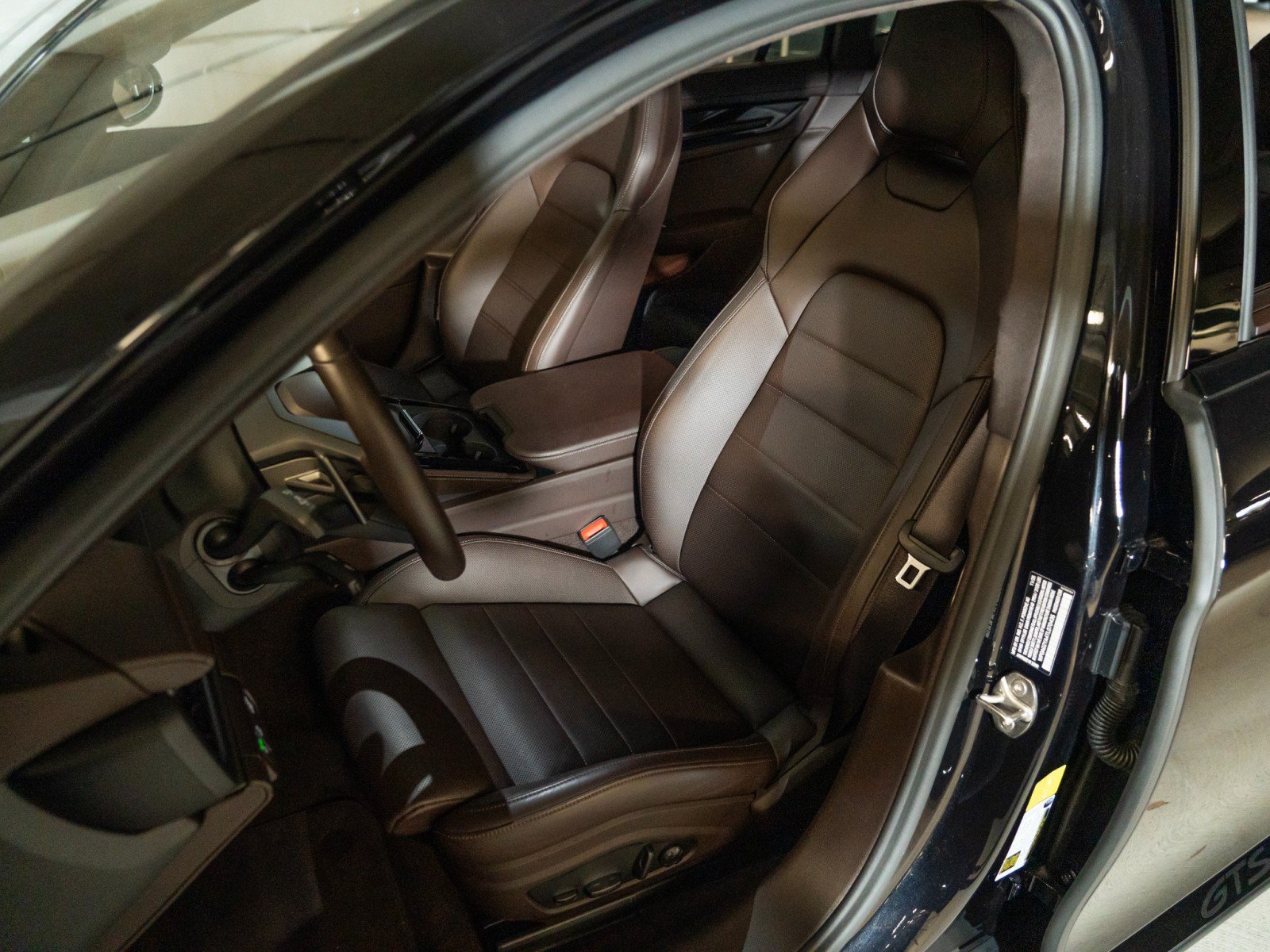 Certified 2026 Porsche Panamera GTS AWD/4WD image 5