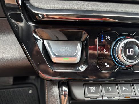 Used 2024 GMC Sierra 2500 AT4 w/ AT4 Premium Plus Package image 27