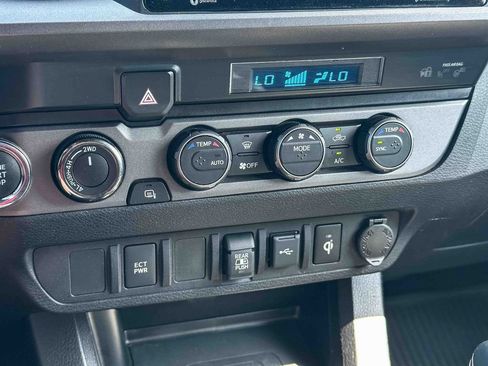 Used 2021 Toyota Tacoma TRD Sport AWD/4WD image 32
