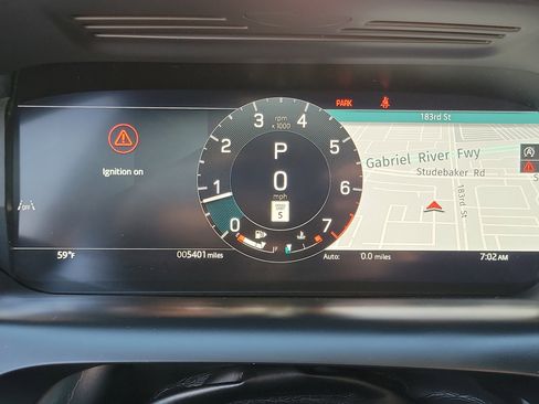 Used 2025 Land Rover Discovery Sport Dynamic SE AWD/4WD image 9