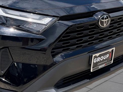 Used 2025 Toyota RAV4 XLE FWD image 29