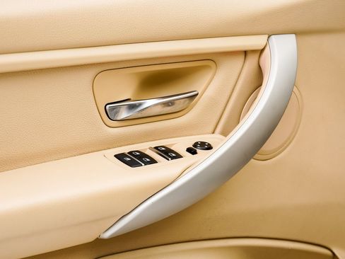 Used 2016 BMW 320i xDrive 320i xDrive image 8