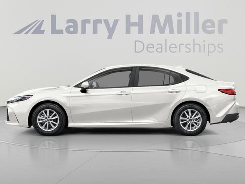 Used 2026 Toyota Camry XLE w/ Premium Package FWD image 3