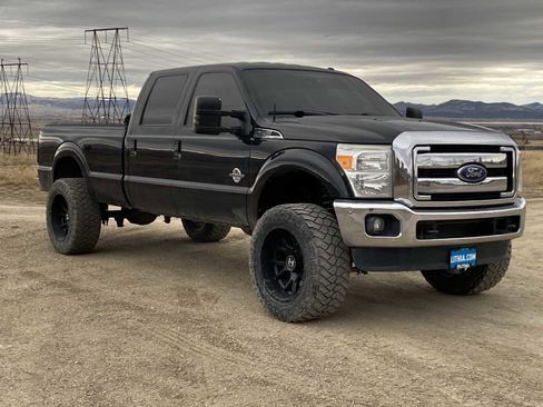 Used 2015 Ford F250 Lariat w/ Lariat Interior Package image 16