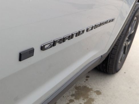 New 2025 Jeep Grand Cherokee L Altitude image 24