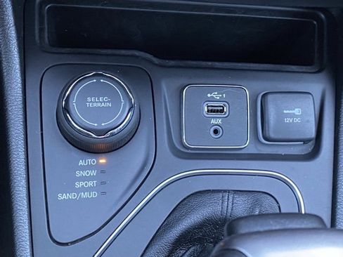 Used 2022 Jeep Cherokee Latitude Lux image 21