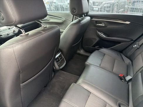 Used 2019 Chevrolet Impala LT FWD image 27