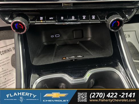 Used 2025 Chevrolet Traverse LT FWD image 29