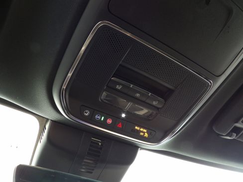 Used 2025 Buick Enclave Avenir w/ Super Cruise Package image 11