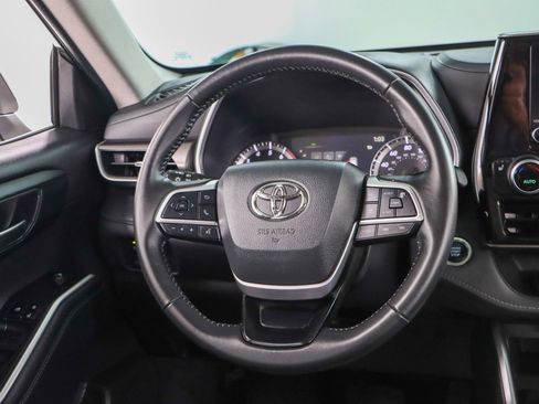 Used 2024 Toyota Highlander XLE image 12