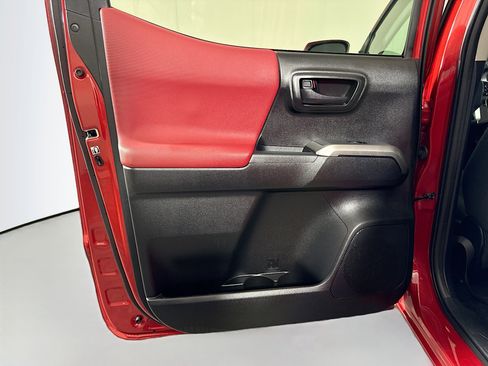 Used 2019 Toyota Tacoma SR5 RWD image 25