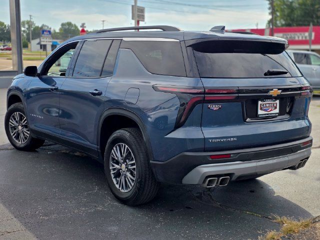 Used 2026 Chevrolet Traverse LT FWD image 3