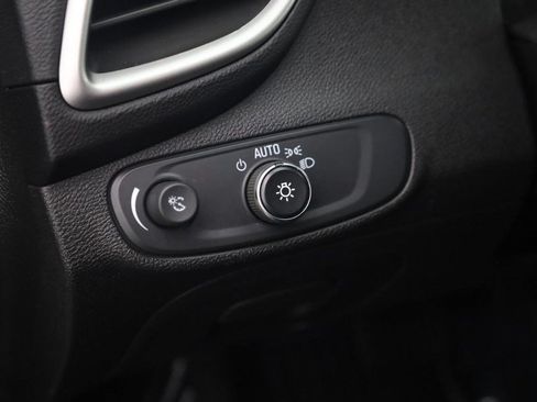 Used 2020 Chevrolet Trax LT w/ Sun & Sound Package FWD image 11