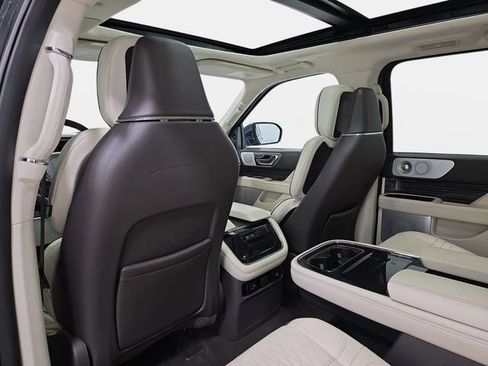 Used 2023 Lincoln Navigator Black Label image 12