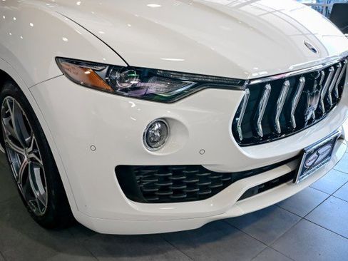 Used 2023 Maserati Levante GT AWD/4WD image 11