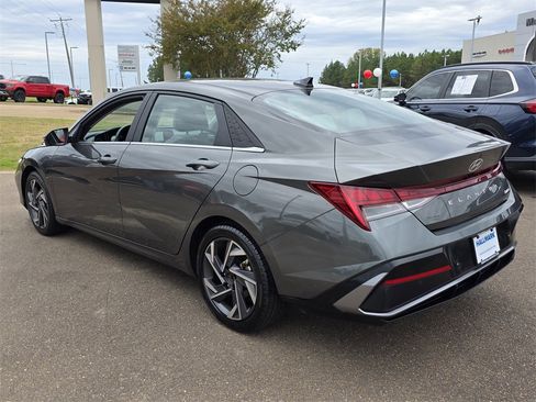 Used 2024 Hyundai Elantra Limited image 5