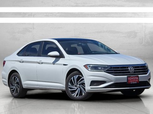 Used 2021 Volkswagen Jetta SEL Premium FWD image 2