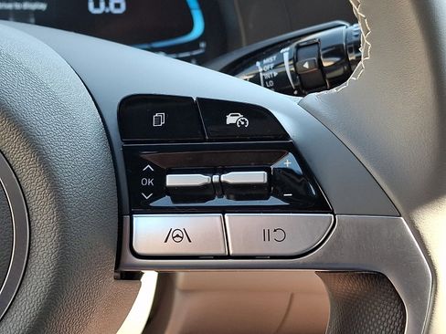 Certified 2025 Hyundai Elantra Sport image 21