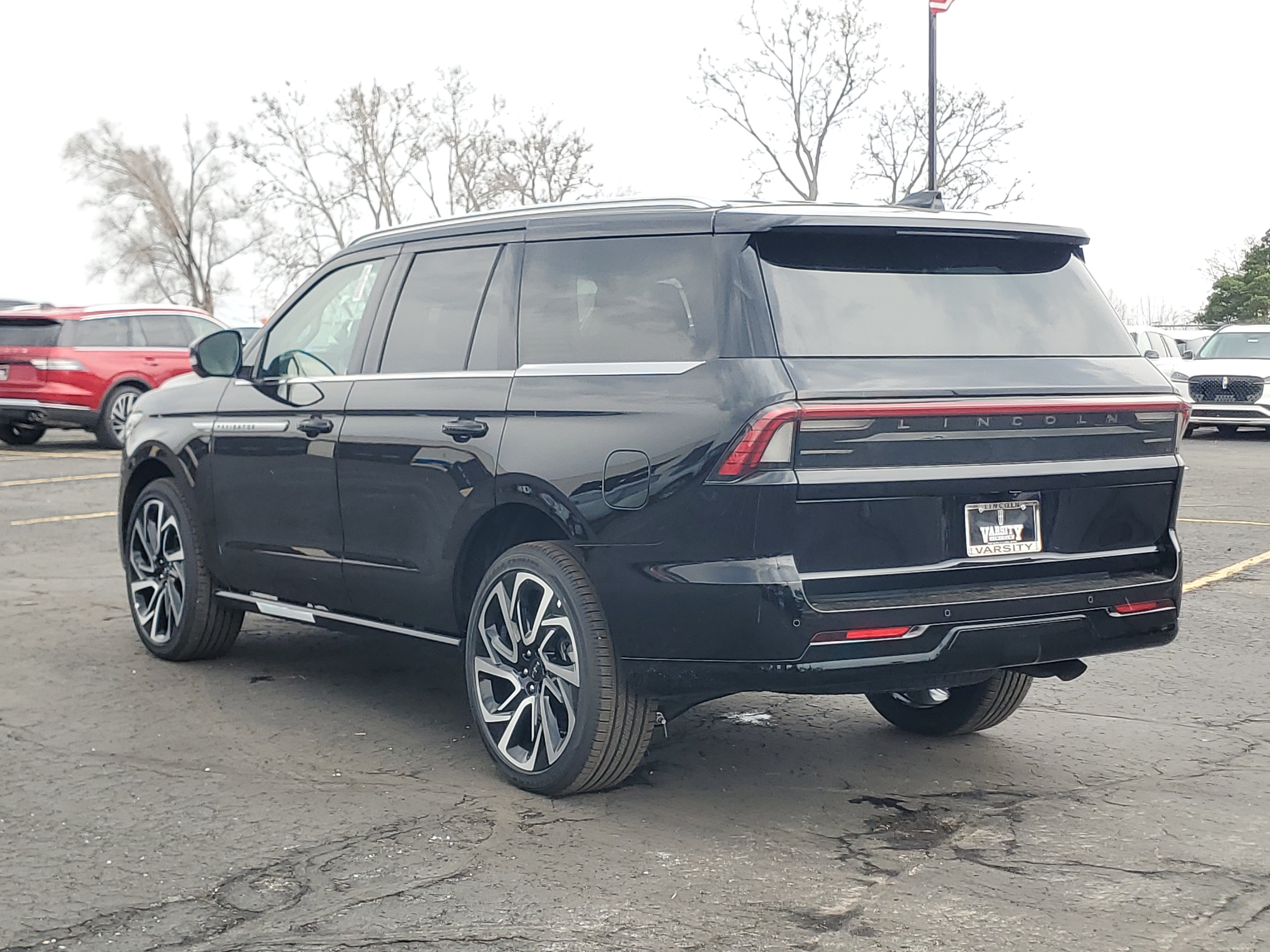 New 2026 Lincoln Navigator Reserve AWD/4WD image 3