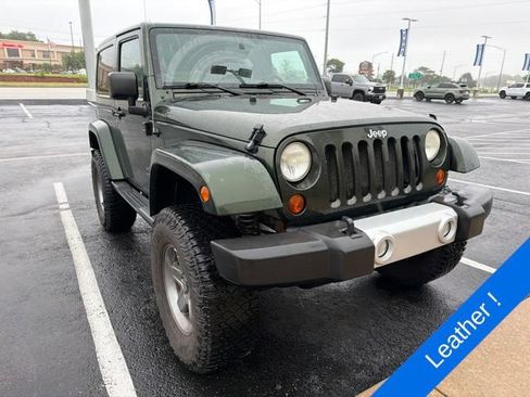 Used 2011 Jeep Wrangler Sahara w/ Connectivity Group AWD/4WD image 3