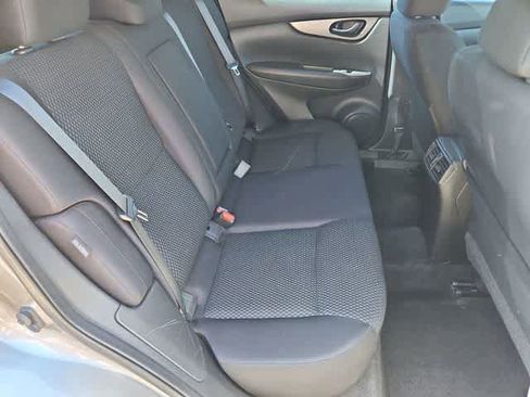 Used 2022 Nissan Rogue Sport S image 19