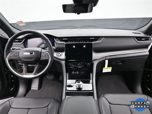 Used 2025 Jeep Grand Cherokee Limited w/ Luxury Tech Group II image 17