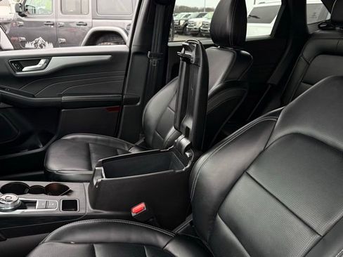 Certified 2025 Ford Escape Platinum image 27