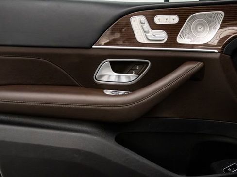 Used 2022 Mercedes-Benz GLS 450 4MATIC image 22