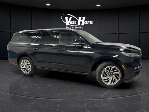 Used 2025 Lincoln Navigator L Reserve AWD/4WD image 1