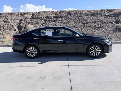 Certified 2024 Nissan Altima 2.5 SV image 5