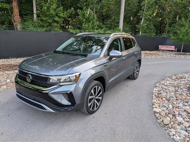 Certified 2023 Volkswagen Taos SE w/ Panoramic Sunroof Package FWD image 1