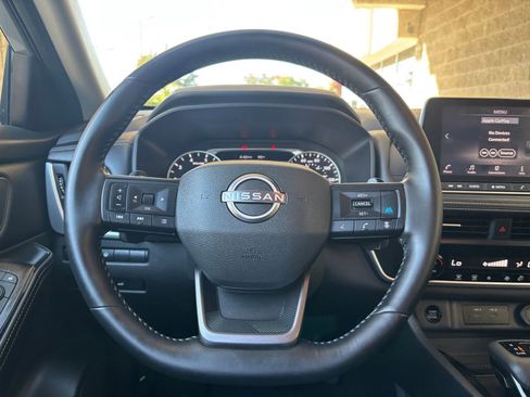 Used 2025 Nissan Rogue SV FWD image 30