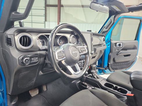 Used 2020 Jeep Wrangler Unlimited Sahara image 18