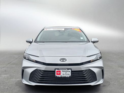 Used 2026 Toyota Camry LE w/ Preferred Package 2 (TMS) FWD image 8