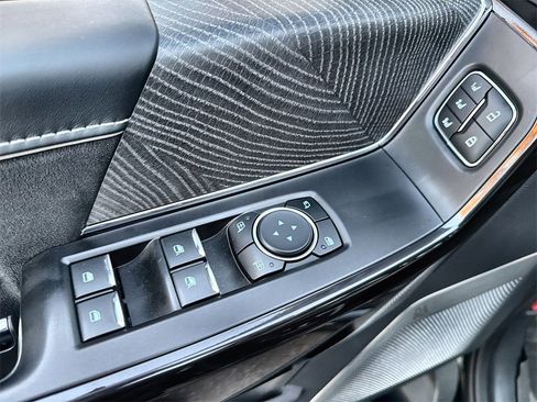 Used 2023 Ford F150 Lightning Platinum image 15