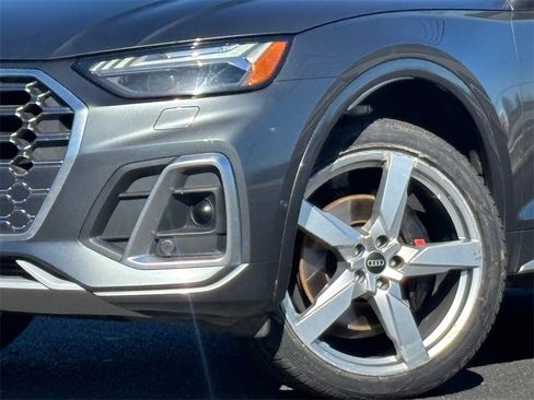 Used 2022 Audi SQ5 Prestige w/ Prestige Package image 2