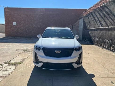 Used 2023 Cadillac XT6 Sport w/ Platinum Package AWD/4WD image 2