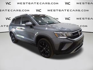 Used 2022 Volkswagen Taos SE w/ Panoramic Sunroof Package video 2