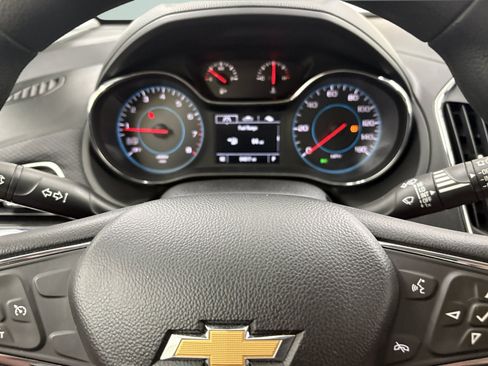 Used 2019 Chevrolet Cruze LT FWD image 28