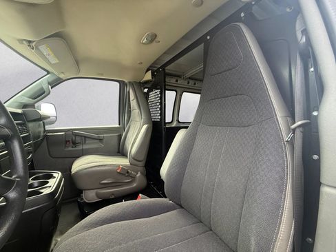 Used 2018 Chevrolet Express 2500 w/ Driver Convenience Package RWD image 13