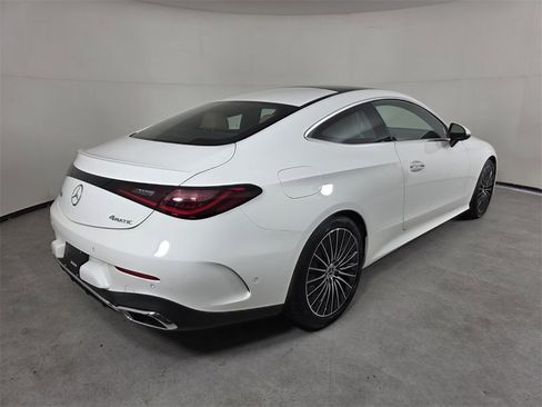 Certified 2024 Mercedes-Benz CLE 300 4MATIC Coupe image 4