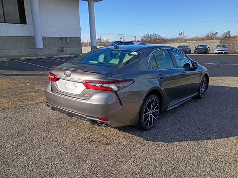 Used 2024 Toyota Camry SE image 7
