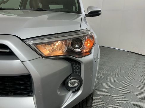 Used 2022 Toyota 4Runner SR5 Premium w/ Moonroof Package RWD image 8