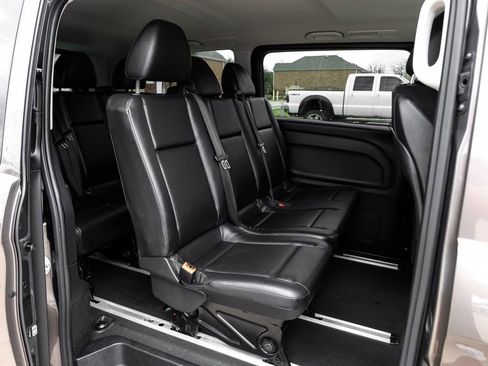 Used 2017 Mercedes-Benz Metris Passenger w/ Driver Efficiency Package image 32