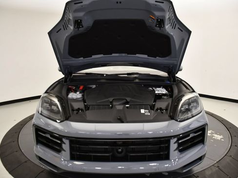 Certified 2026 Porsche Cayenne Coupe AWD/4WD image 13