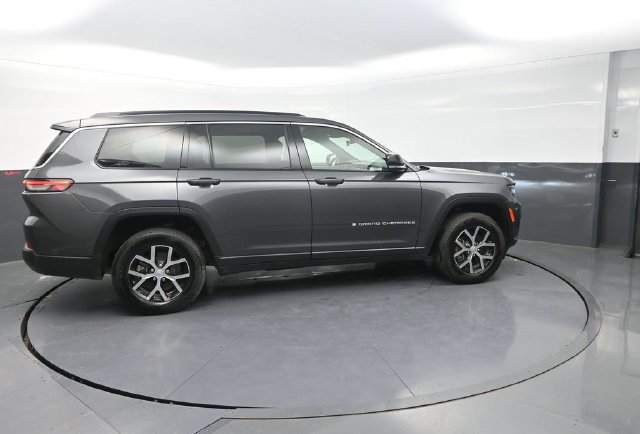 Used 2025 Jeep Grand Cherokee L Limited AWD/4WD image 10