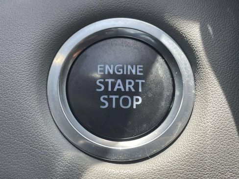Used 2021 Toyota Highlander LE FWD image 28