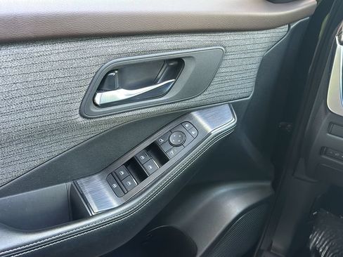 Used 2023 Nissan Rogue SV FWD image 23