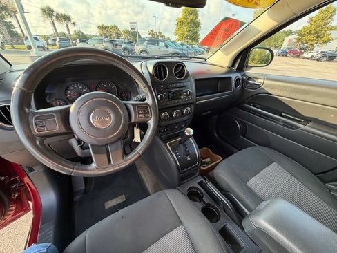 Used 2013 Jeep Compass Latitude FWD image 18